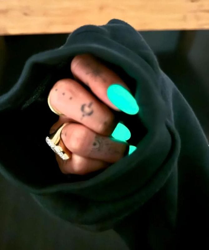 glow-in-the-dark manicure