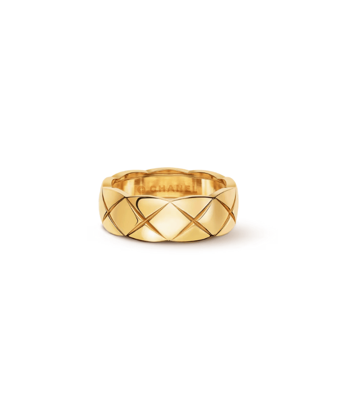 The Allure of Gold Rings for Women: A Guide to Luxury Brands.